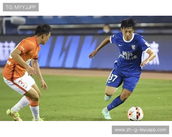 上海申花拉唐前场策动快速配合